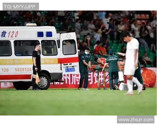 某知名足球球星不幸遭遇车祸紧急送医 伤情引发广泛关注